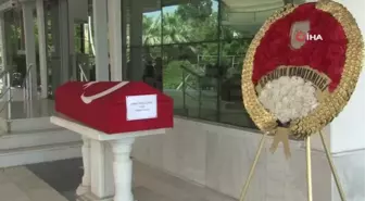 Kimsesiz Kıbrıs gazisini son yolculuğuna askerler uğurladı