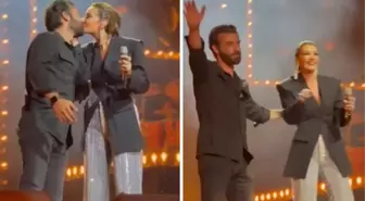 Konserde romantik anlar! Sıla Gençoğlu, sahneye gelen İlker Kaleli'yi dudağından öptü