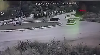 Tokat'ta Kırmızı Işık İhlali Yapan Otomobil Ana Yolda Seyir Halindeki Otomobile Çarptı