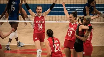 A Milli Kadın Voleybol Takımı İtalya'yı 3-0 yenerek yarı finalist oldu