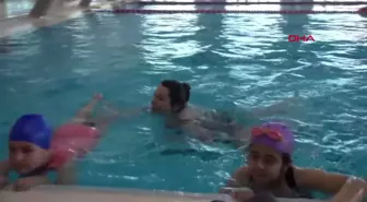 Van'da Boğulma Vakalarına Karşı Yüzme Eğitimi Veriliyor