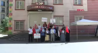 Diyarbakır'da HDP binası önünde evlat nöbeti tutan ailelerin sayısı 364'e yükseldi