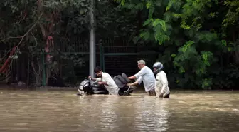 Hindistan'ın Başkenti Yeni Delhi Sular Altında Kaldı