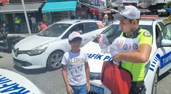 Marmaris'te Aşırı Sıcaklardan Korunmak İçin Şapka Dağıtıldı