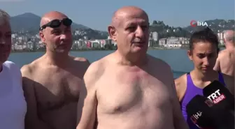 15 Temmuz için Karadeniz'de 4 kilometre boyunca yüzdüler