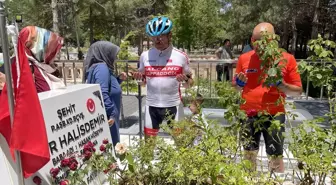 Şehit Ömer Halisdemir'in kabri ziyaretçi akınına uğruyor