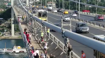 15 Temmuz Şehitler Köprüsü'ne Türk Bayrağı Asıldı