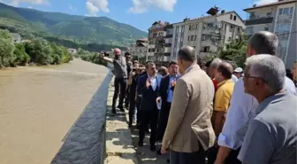 Adalet Bakanı Yılmaz Tunç, Zonguldak'ta sel felaketi bölgelerinde incelemelerde bulundu