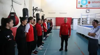 Yıldız Kadın Boks Milli Takımı İstiklal Marşı'nı okudu