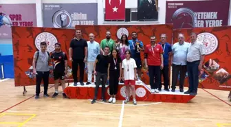 Afyonkarahisar Tınaztepe Spor Salonunda 15 Temmuz Şehitleri Anısına Masa Tenisi Turnuvası Düzenlendi