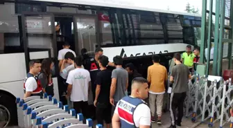 Kocaeli Valiliği, 6 düzensiz göçmeni Şanlıurfa'ya teslim etti