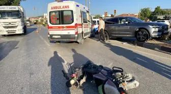 Manisa'da lüks otomobilin çarptığı elektrikli bisikletteki çocuk ağır yaralandı