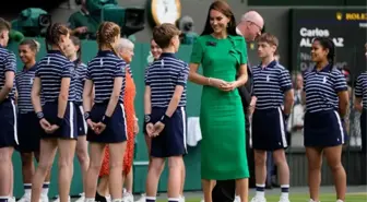 Wimbledon finaline ilginç anlar! Kate Middleton, top toplayıcı çocuğu görmezden geldi