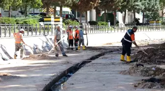 Aksaray Belediyesi Uluırmak Kanalını Temizliyor