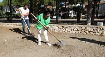 Didim Belediyesi Uslu Sitesi Sahili'nde Temizlik Çalışması Gerçekleştirdi