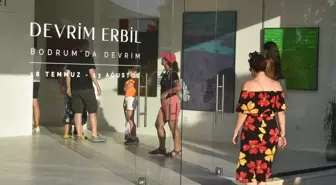 Çağdaş Türk ressamı Devrim Erbil'in Bodrum'da sergisi açıldı