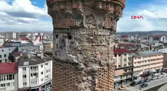 Sivas Ulu Cami'nin minaresindeki yazılar 'bisküvi' kalıntılarından tespit edildi