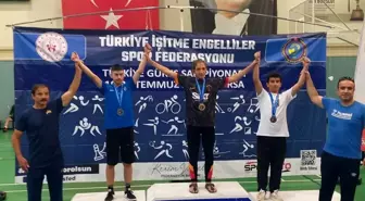 Düzce İşitme Engelliler Güreş Türkiye Şampiyonasında Salih Birinci şampiyon, Yunus Emre Caklı ise ikinci oldu