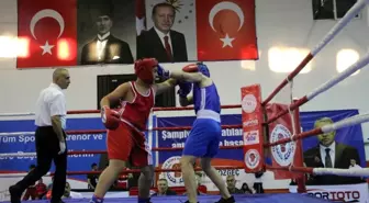 Kars'ta düzenlenen 15 Temmuz Demokrasi ve Milli Birlik Günü Üst Minik Erkekler ve Kadınlar Türkiye Ferdi Boks Şampiyonası