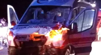 Adıyaman Gölbaşı Karayolu'nda Ambulans ile Traktör Çarpıştı: 4 Yaralı