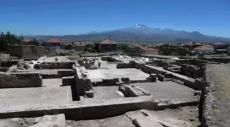 Kayseri'de İncesu ilçesindeki arkeolojik kazı çalışmaları incelendi