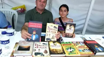 Tarihçi-Yazar Mehmet Bicik, Burhaniye 4. Kitap Fuarı'nda okurlarıyla buluştu