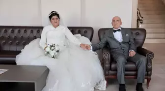 Depremzede Çiftin 30 Yıl Sonra Tazelediği Nikahında Gelinlik Mutluluğu