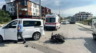 Düzce'de otomobil ile motosikletin çarpışması sonucu 2 kişi yaralandı