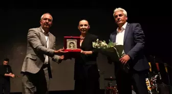 Bayburt Uluslararası Dede Korkut Kültür ve Sanat Şölenleri'nde Fatma Turgut'un unutulmaz sahne performansı