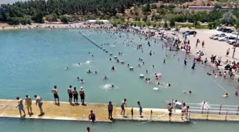 Elazığ'da Hazar Gölü'ndeki plajlara yoğun ilgi