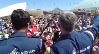 Türk Yıldızları, Isparta'da Lavanta Günleri Gençlik Festivali'nde gösteri yaptı
