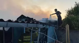 Balıkesir Gönen'de çıkan yangın bitişikteki evlere sıçradı