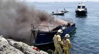 Pendik Marina'da Teknede Yangın Çıktı