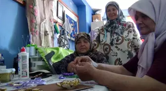 Manisa'da Ev Kadınlarından Kumaş Geri Dönüşümü