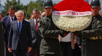 Kılıçdaroğlu, Lozan Barış Antlaşması'nın 100. yılı dolayısıyla Anıtkabir'i ziyaret etti