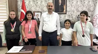 Özel Sporcular Okullar Arası Atletizm Türkiye Şampiyonasında Dereceye Giren Sporcular Ödüllendirildi