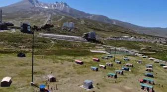 Kayseri'de Sıcaktan Bunalanlar Erciyes'teki Çadır Kampında Serinliyor