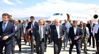 Bakan Özhaseki ve AK Parti heyeti Hınıs Belediye Başkanı Erdoğan Eren'in cenaze törenine katıldı