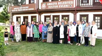 Amasya Belediye Başkanı Kadınlara El Sanatları Öğretiyor