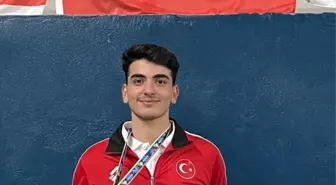 Furkan Büyükgöze İşitme Engelliler Dünya Badminton Şampiyonası'nda Gümüş Madalya Kazandı