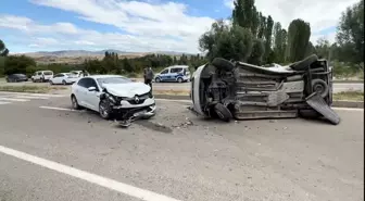 Sivas'ta trafik kazası: 3 kişi yaralandı