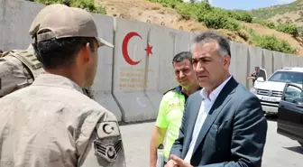 Bitlis Valisi Oktay Çağatay, yol kontrol ve uygulama noktasındaki jandarma personelini ziyaret etti