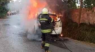 Muğla'da trafik kazası sonrası otomobilde çıkan yangın hasara yol açtı