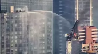 New York City'de Yanan Vinç Çöktü, İki Kişi Yaralandı