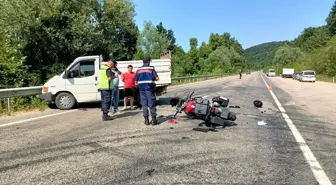 Sinop'ta kamyonetle çarpışan motosiklet sürücüsü yaralandı