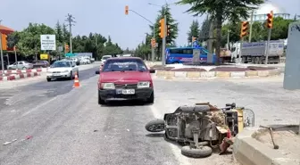 Uşak'ta Otomobil ile Elektrikli Motosiklet Çarpıştı: 1 Yaralı