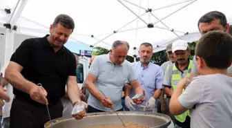 Akyazı Belediyesi Muharrem Ayı Etkinliğinde 7 Bin Kişiye Aşure Dağıttı