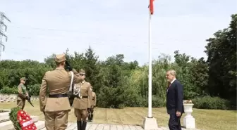 Dışişleri Bakanı Hakan Fidan Macaristan'da Türk Şehitliği'ni Ziyaret Etti