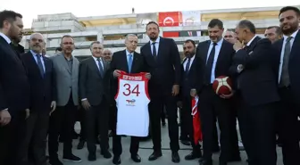 Cumhurbaşkanı Erdoğan: '(Abdi İpekçi Basketbol Gelişim Merkezi) Yeni projemizi bir spor salonundan öte her açıdan göz kamaştıran modern bir spor...