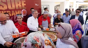 Diyarbakır Valisi Ali İhsan Su, Muharrem Ayı'nda vatandaşlara aşure ikram etti